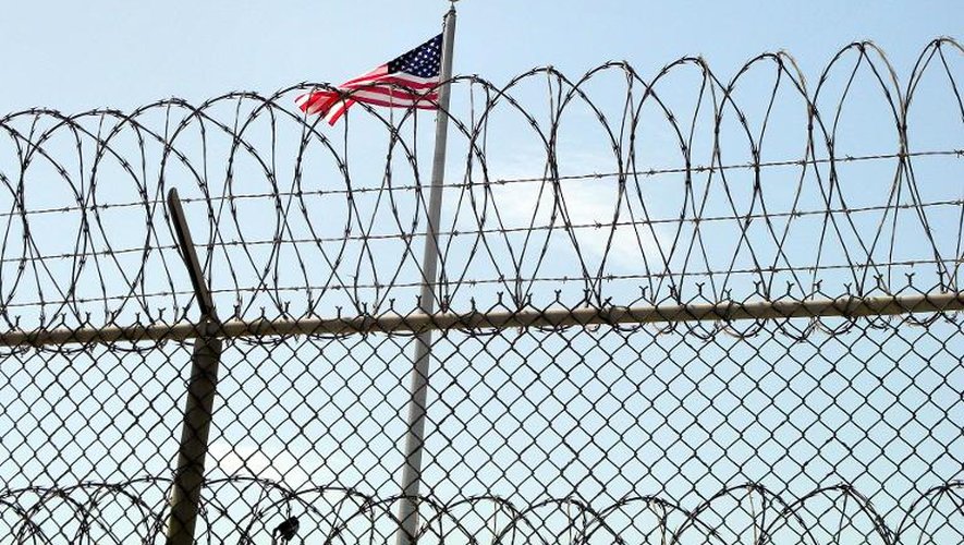 Un drapeau américain flotte sur la base américaine de Guantanamo