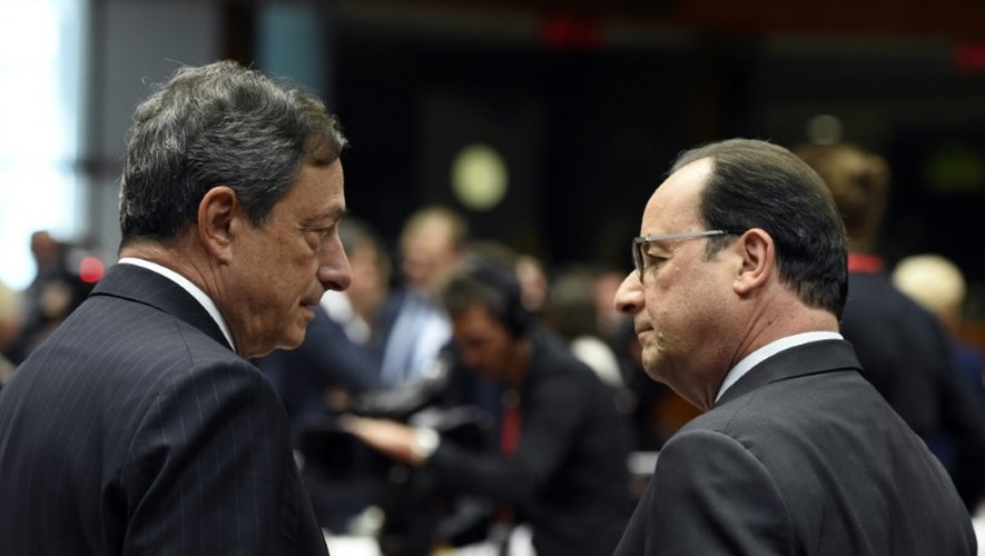 Le président de la BCE Mario Draghi et le président François Hollande le 25 juin 2015 à Bruxelles