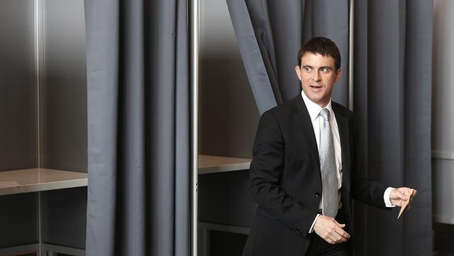 Manuel Valls vote le 25 mai 2014 à Evry