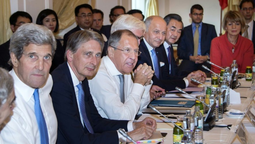 Les ministres des Affaires étrangères des grandes puissances à la table de négociations à Vienne le 6 juillet 2015 pour résoudre le dossier nucléaire iranien