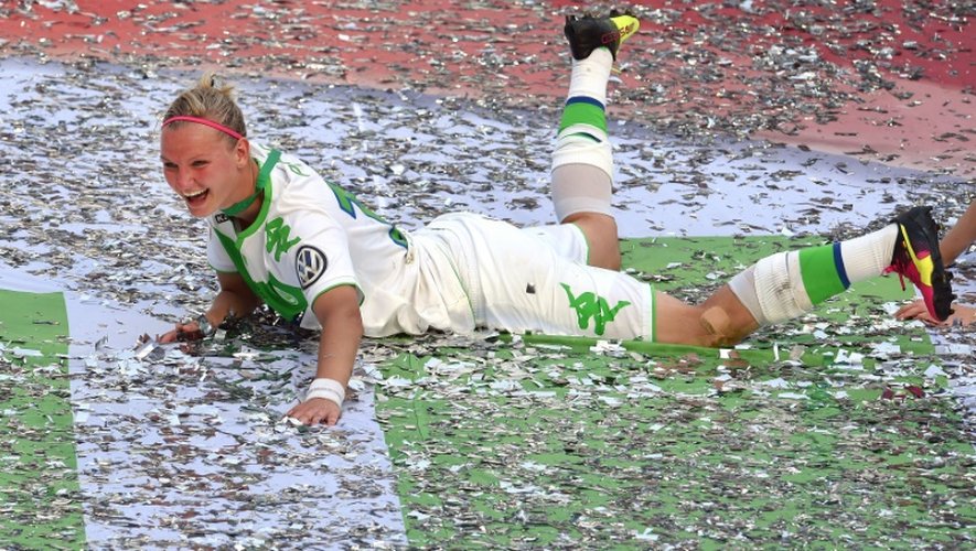 Alexandra Popp, joueuse de Wolfsburg, célèbre la victoire de son équipe en Coupe d'Allemagne face à Sand, le 21 mai 2016 à Cologne