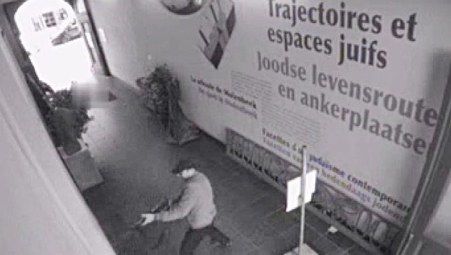 Capture d'écran diffusé par la police belge, le 25 mai 2014 d'une personne suspectée d'avoir perpétré l'attaque contre le musée juif de Bruxelles
