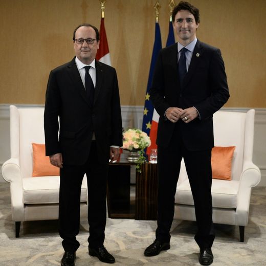 Le président François Hollande renocntre le Premier ministre canadien Justin Trudeau en marge du sommet du G7 à Shima à Japon le 26 mai 2016