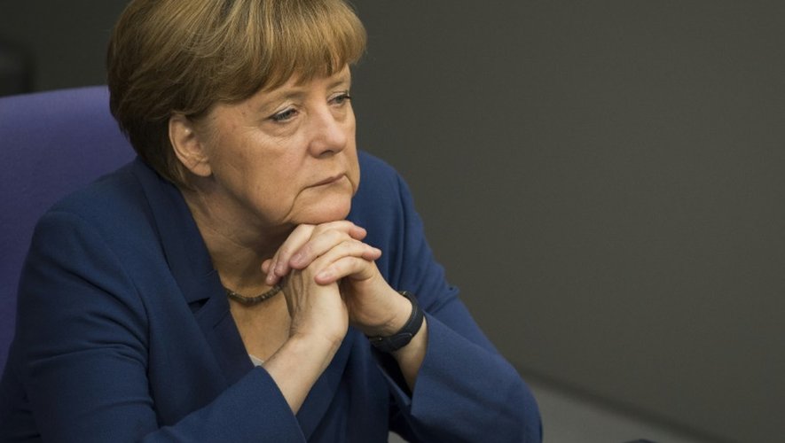 La chancelière allemande Angela Merkel assiste à une réunion au Bundestag, l'assemblée parlementaire allemande, le 3 juillet 2015 à Berlin