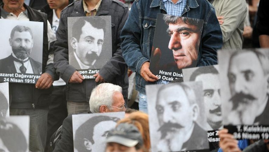 Une commémoration du 97e anniversaire du génocide arménien le 14 avril 2012 place Taksim, à Istanbul, en Turquie