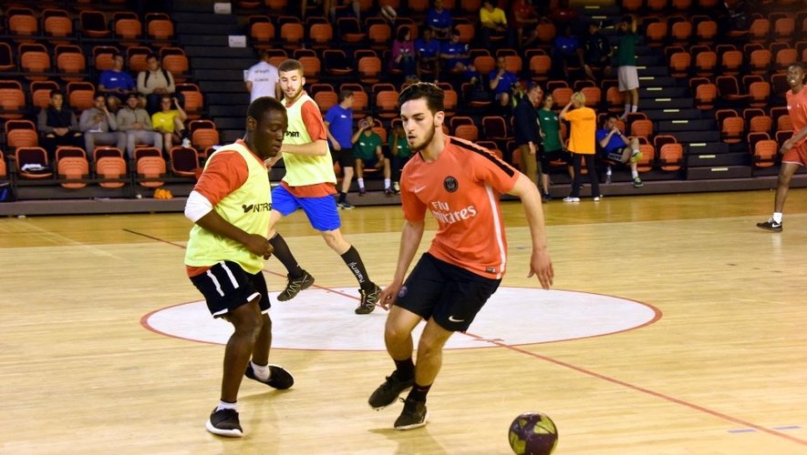 Aveyron : 150 jeunes et chefs d'entreprise réunis pour un tournoi de futsal