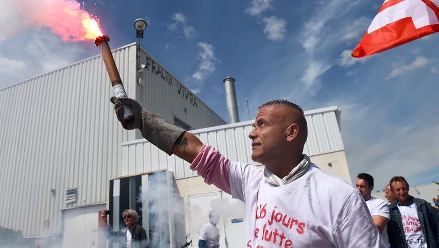 Les salariés de l'usine de thés et d'infusions Fralib de Gémenos célèbrent le 27 mai 2014 l'obtention de 20 millions d'euros d'Unilever pour leur coopérative