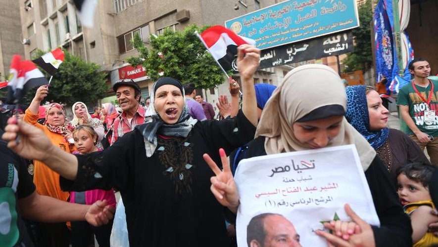 Des partisans du candidat favori à l'élection présidentielle égyptienne, Abdel Fatah al-Sissi, le 27 mai 2014 au Caire