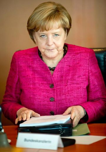 La Chancelière allemande Angela Merkel mène le Conseil des ministres, le 14 août 2013 à Berlin