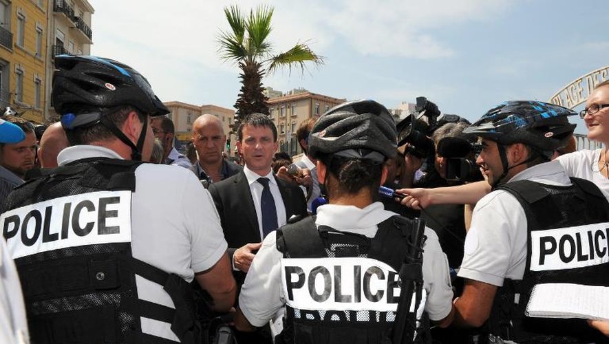 Le ministre de l'Intérieur Manuel Valls, le 20 juillet 2013, lors d'une précédente visite à Marseille