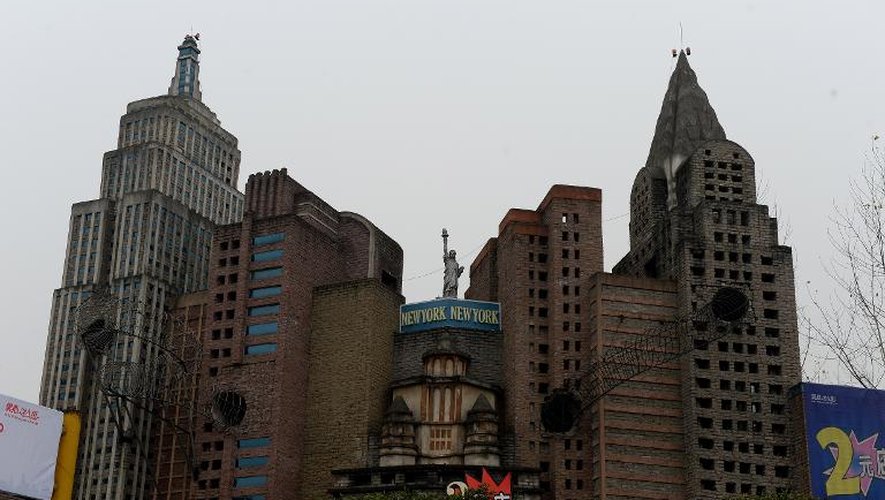 La copie de Manhattan dans un parc à thème de Chongqing, en Chine, le 21 février 2014