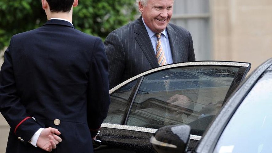 Le PDG de General Electric (GE) Jeffrey Immelt quitte le palais de l'Elysée après une rencontre avec le président François Hollande, le 28 mai 2014