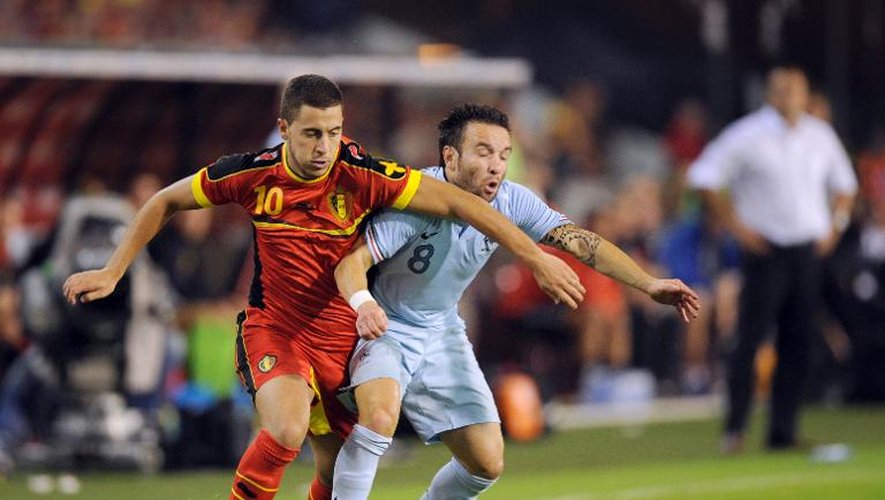 Duel entre le Belge Eden Hazard et Mathieu Valbuena, en match amical le 14 août 2013 à Bruxelles