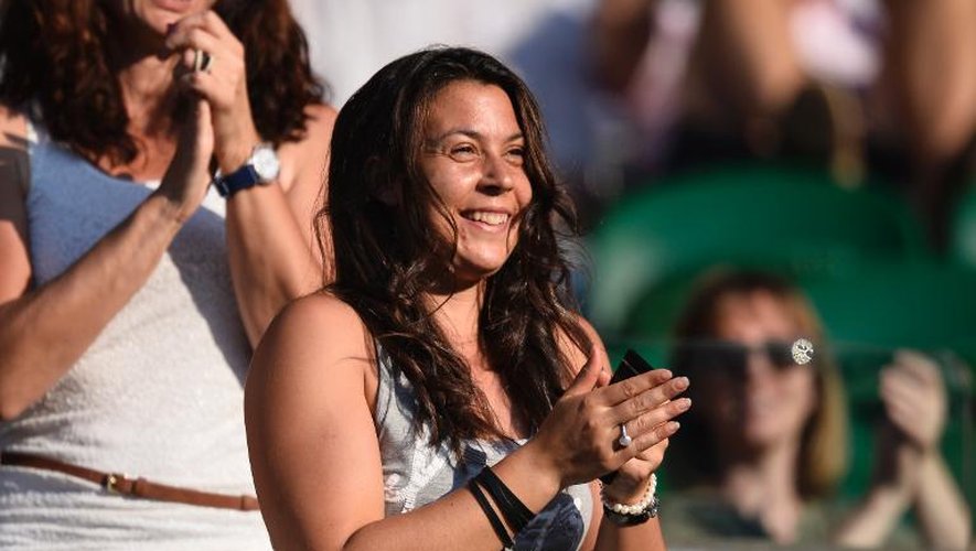 Marion Bartoli applaudit lors de la finale du double mixte de Wimbledon, le 7 juilet 2013