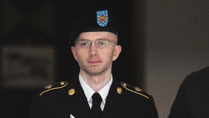 Bradley Manning est escorté, le 25 juillet 2013, à sa sortie de la cour martiale de Fort Meade, près de Washington