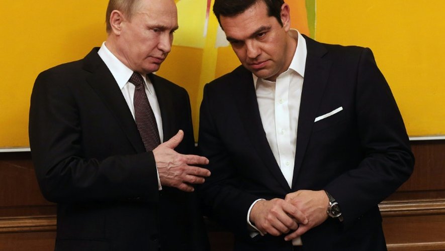 Le Premier ministre grec Alexis Tsipras (D) avec le président russe Vladimir Poutine, à Athènes, le 27 mai 2016