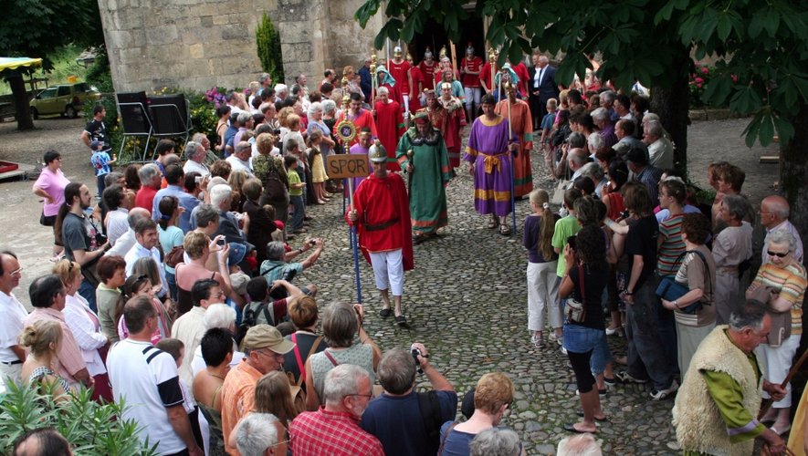 La Sainte-Epine à Sainte-Eulalie-d'Olt, dimanche à midi. Un incontournable des fêtes traditionnelles aveyronnaises.