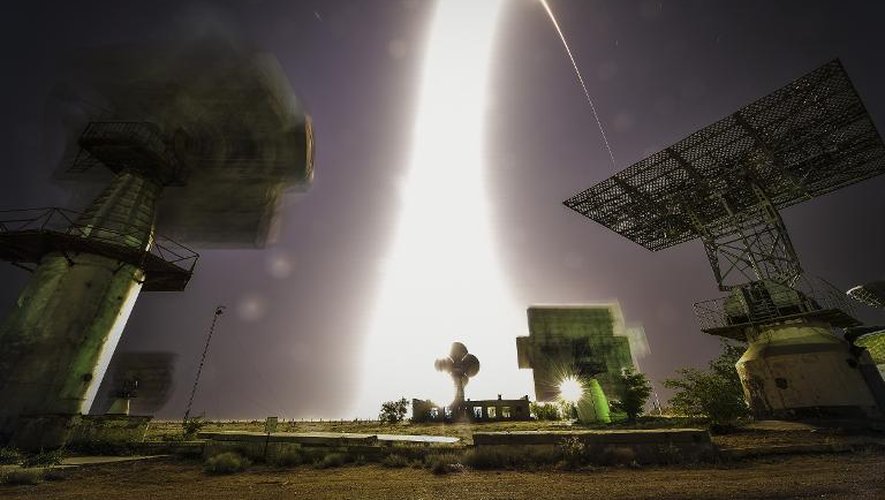 La fusée Soyouz TMA-13M qui a décollé mercredi à 19H57 GMT de Baïkonour avec à son bord un russe, un Américain et un Allemand vers la station ISS