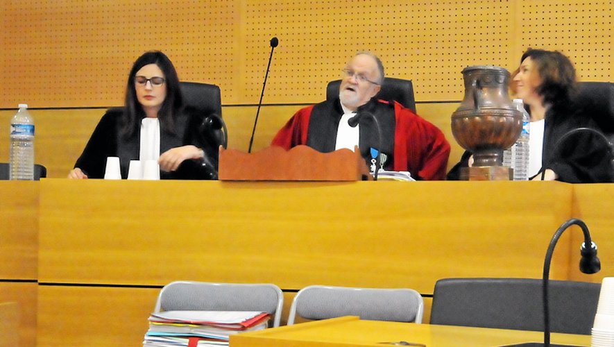 Le président de la cour d’assises et ses deux assesseurs.