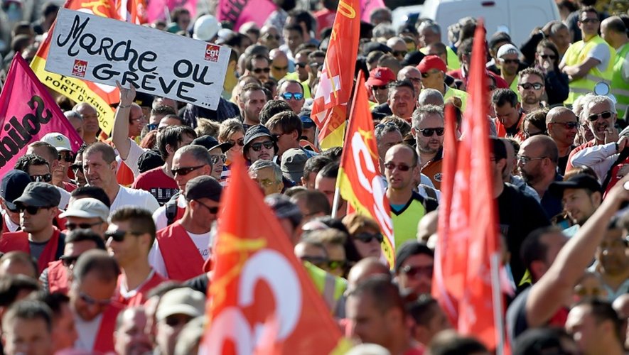 Des militants CGT manifestent le 27 mai 2016 à Marignane