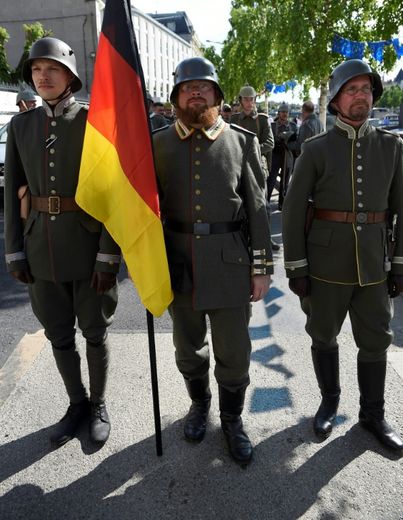 Des "reconstitueurs" en costume de soldat allemand le 27 mai 2016 à Verdun