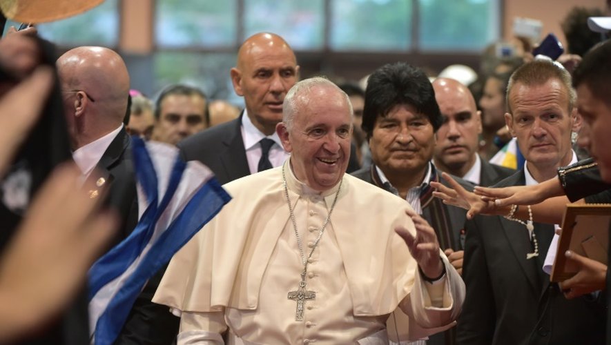 Le pape François et le président bolivien Evo Morales à leur arrivée à la IIème Rencontre mondiale des Mouvements populaires le 9 juillet 2015 à Santa Cruz
