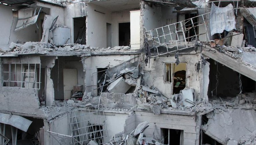 Immeubles détruits après un raid aérien sur Alep, le 28 mai 2014