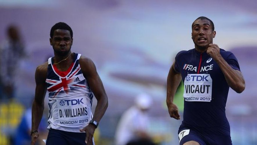 Le Britannique Delano Williams (g) et le Français Jimmy Vicaut lors des demi-finales du 200 m, aux Mondiaux, le 16 août 2013 à Moscou