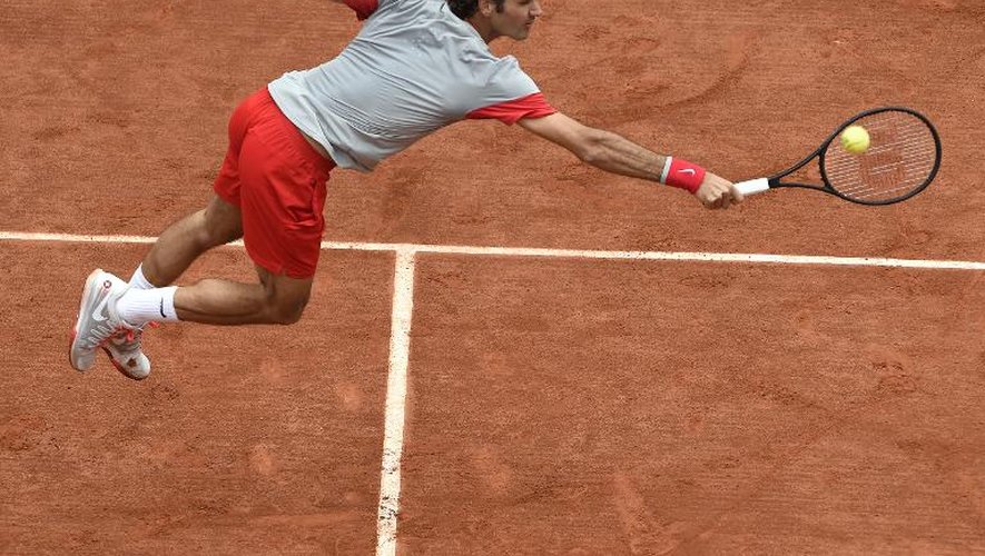 Le Suisse Roger Federer lors de son match contre le Russe Dmitry Tursunov au 3e tour de Roland Garros, à Paris le 30 mai 2014