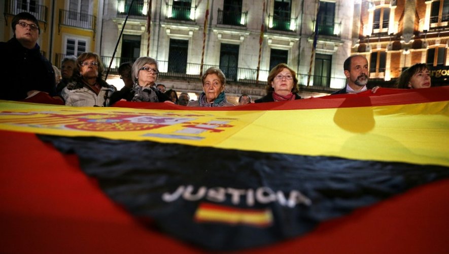 Des membres d'une association de victimes du terrorisme manifestent à Burgos, en Espagne, le 27 octobre 2013
