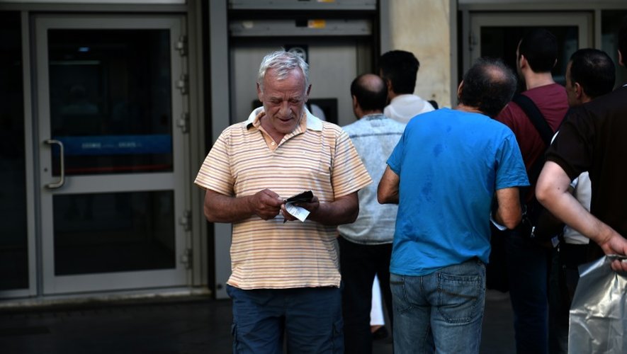 File d'attente devant la billeterie d'une banque le 7 juillet 2015 à Athènes