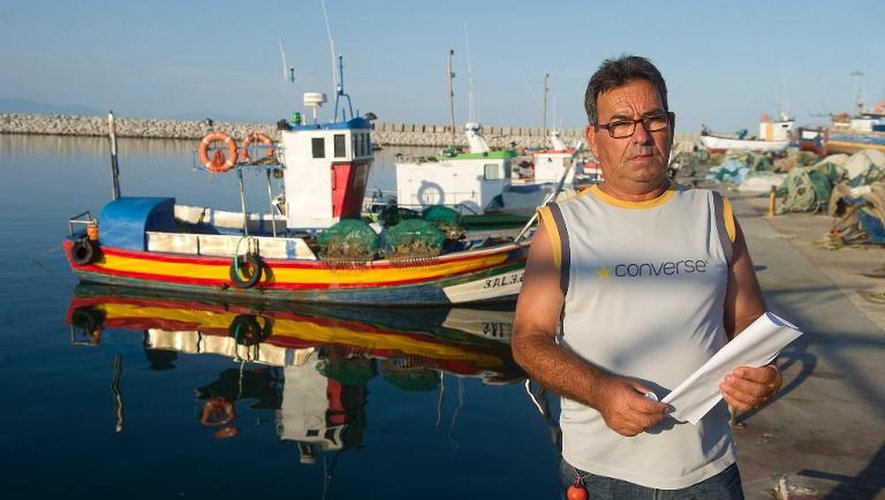 Leoncio, président de l'association des pêcheurs de La Linea de La Concepcion, pose dans le port le 16 août 2013