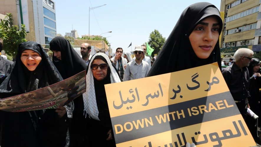 Une iranienne défile contre Israël lors de la "Journée de Jérusalem" à Téhéran, le 10 juillet 2015