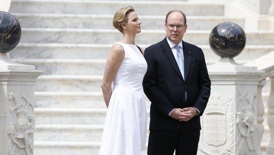 Le Prince Albert II de Monaco (R) et la Princesse Charlène le 6 mai 2014 à Monaco