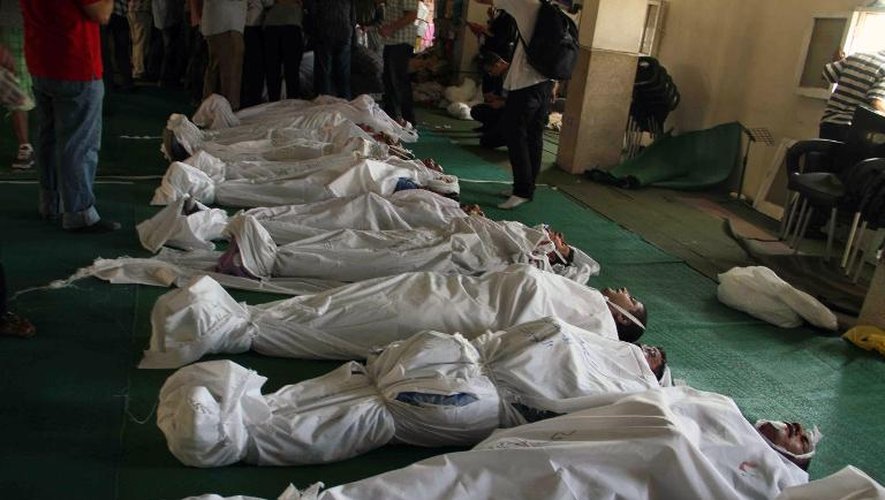 Des corps dans une mosquée du Caire, le 16 août 2013