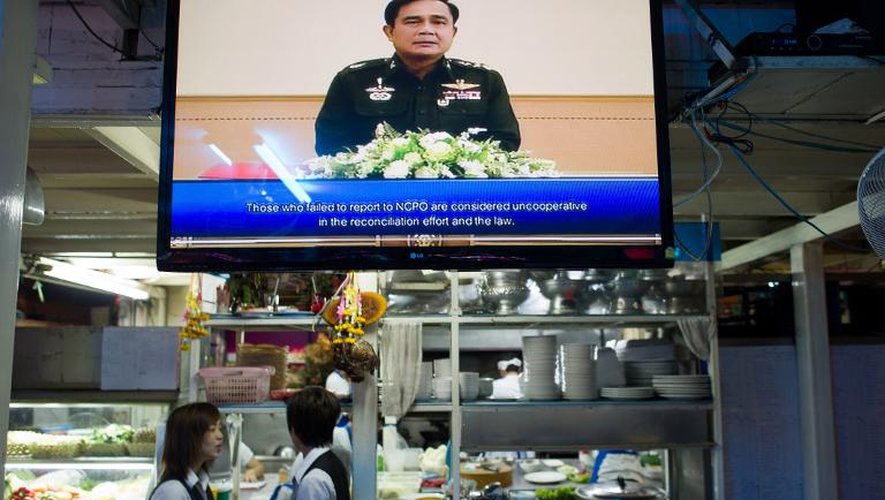 Le chef de l'armée thaïlandaise, le général Prayut Chan-O-Cha, prononce un discours à la télévision, à Bangkok, le 30 mai 2014