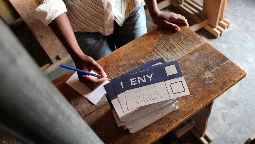 Un bulletin dans un bureau de vote d'Antananarivo, le 17 novembre 2010