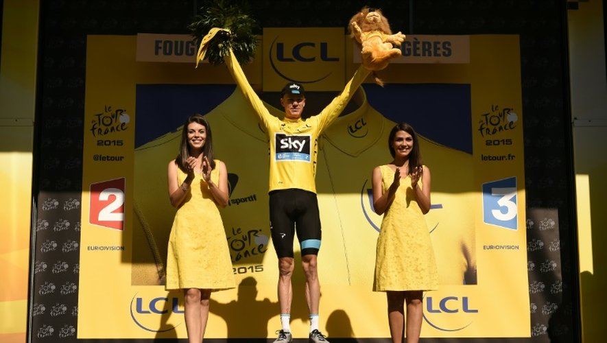 Le Britannique Chris Froome, endosse le maillot jaune du Tour de France, le 10 juillet à Fougères