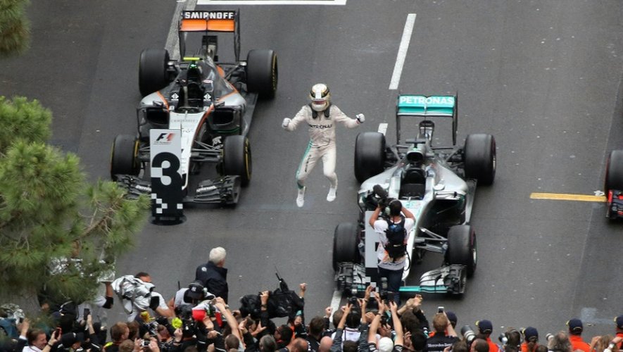 La joie de Lewis Hamiltonf fête sa victoire dans le GP de Monaco, le 29 mai 2016