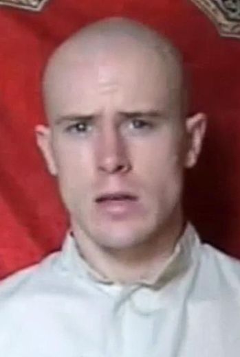 Capture d'écran d'une vidéo postée sur internet par les talibans  le 25 décembre 2009 montrant le sergent américain Bowe Bergdahl, fait prisonnier par les talibans environ six mois plus tôt.