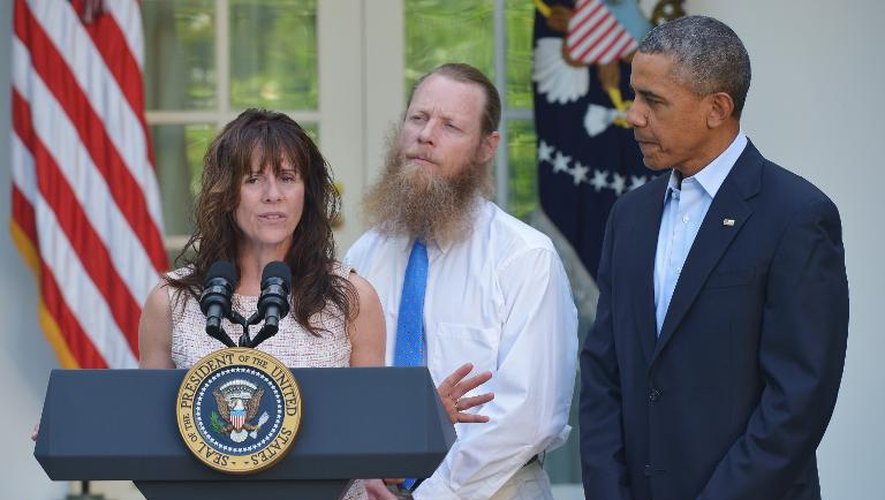 Les parents du sergent américain Bowe Bergdahl, libéré contre cinq talibans détenus à Guantanamo, en compagnie du président Barack Obama à la Maison Blanche, le 31 mai 2014