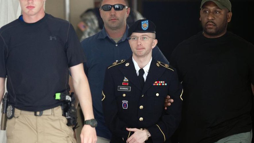 Le jeune soldat Bradley Manning quitte une cour militaire à Fort Meade, dans le Maryland, le 30 juillet 2013