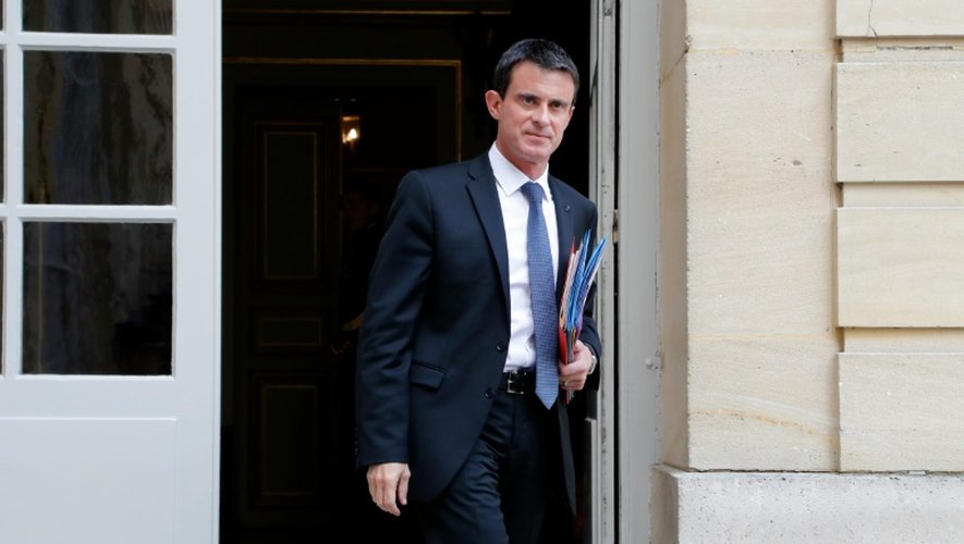 Le Premier ministre Manuel Valls quitte Matignon à Paris, le 28 mai 2016