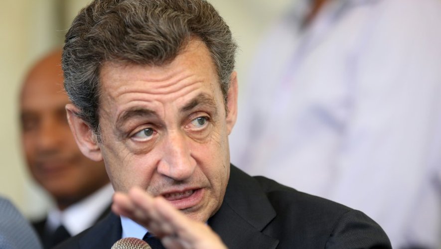 L'ex-président français Nicolas Sarkozy lors d'une conférence de presse à Saint-André, sur l'île de La Réunion, le 27 mai 2016