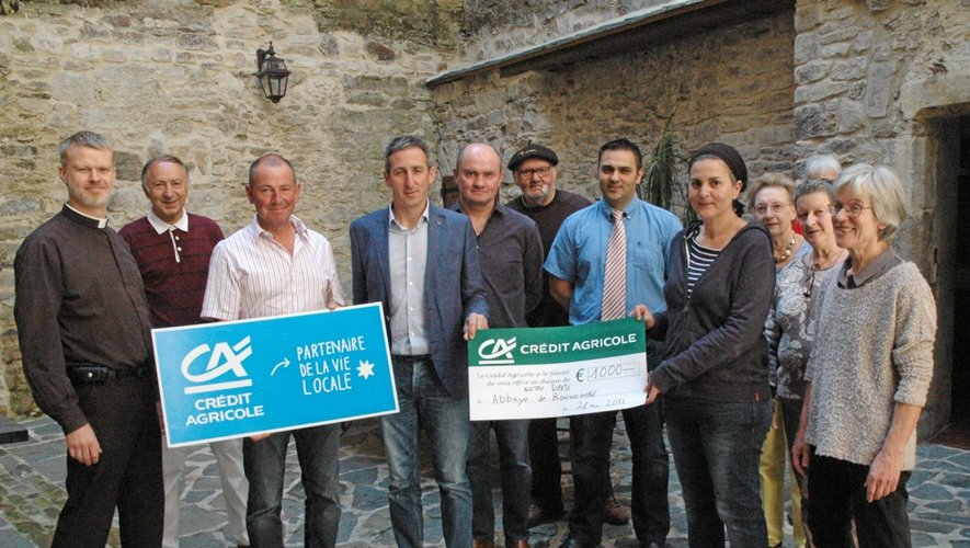 Samedi, les responsables de l’agence ruthénoise du Crédit Agricole ont remis un chèque de 1 000 euros à l’association pour la soutenir dans son action.