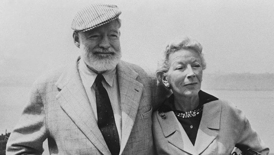 Ernest hemingway et sa femme à bord du paquebot "Constitution" dans les années 60 en route pour les Etats-Unis