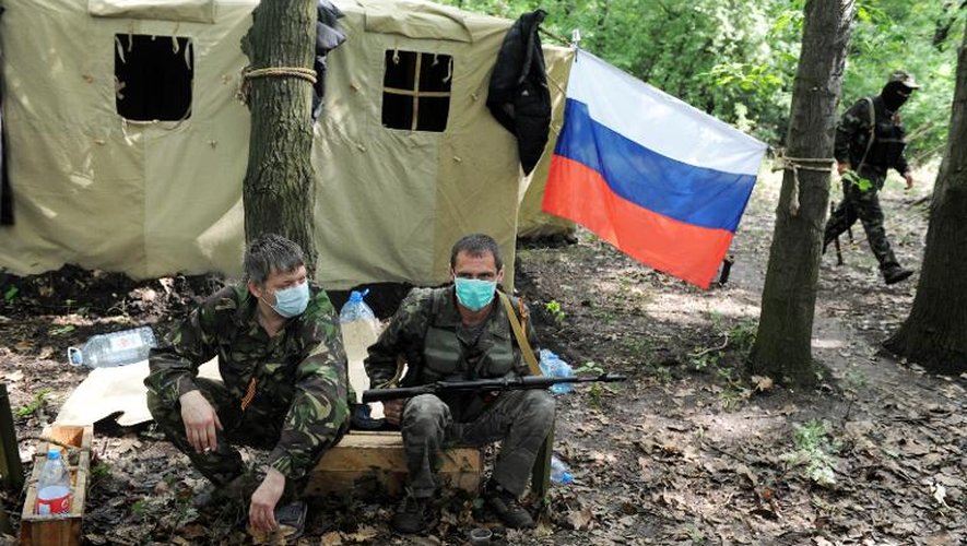 Des séparatistes pro-russes s'entraînent près de Donetsk, dans l'est de l'Ukraine, le 1er juin 2014