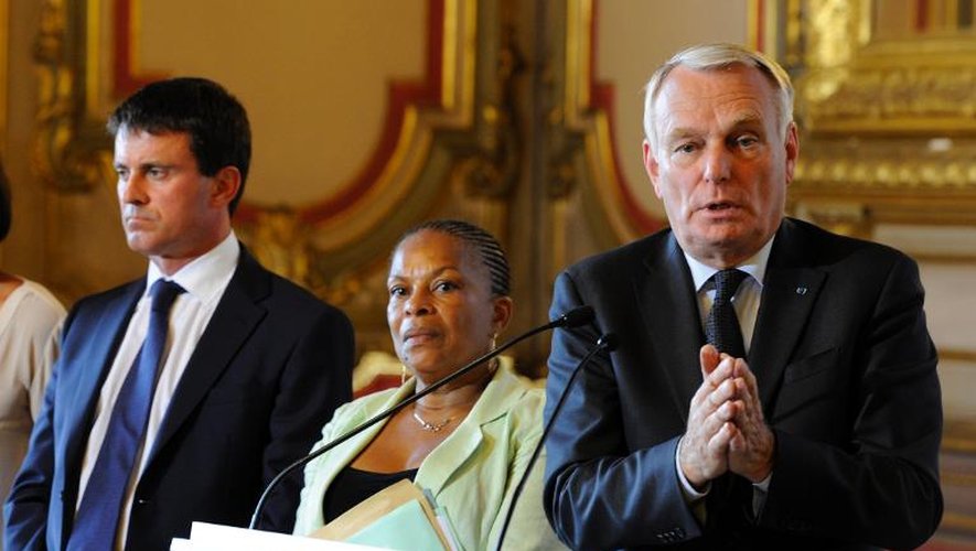 Jean-Marc Ayrault, avec en arrière-plan Manuel Valls et Christiane Taubira le 20 août 2013 à Marseille