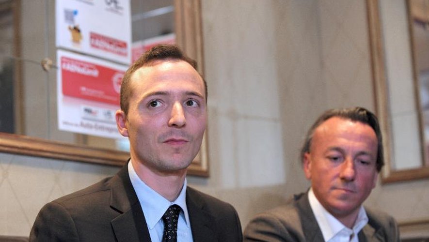 Grégoire Leclercq, patron de la Fédération des auto-entrepreneurs (G), donne une conférence de presse le 5 juin 2013 à Paris
