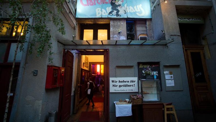 L'entrée du Clärchens Ballhaus, le 10 juillet 2013 à Berlin